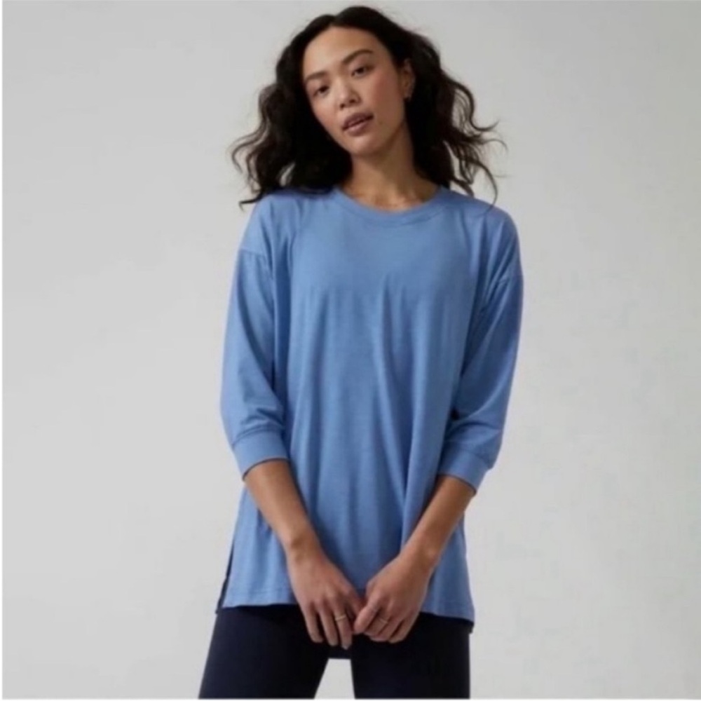 Athleta Haut Tranquility Top Blue Relaxed Fit 3/4 length sleeve size Small